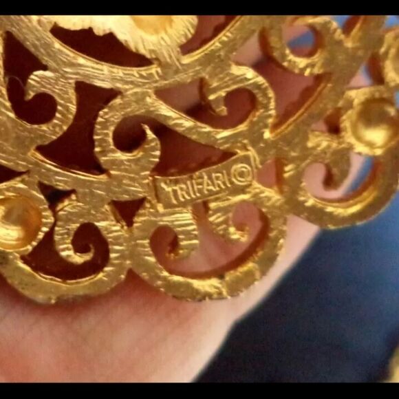 *RARE* VINTAGE SIGNED CROWN TRIFARI GOLD TONE 19.5" NECKLACE - Picture 2 of 7